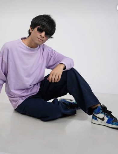 Streetwear editorial seated look
